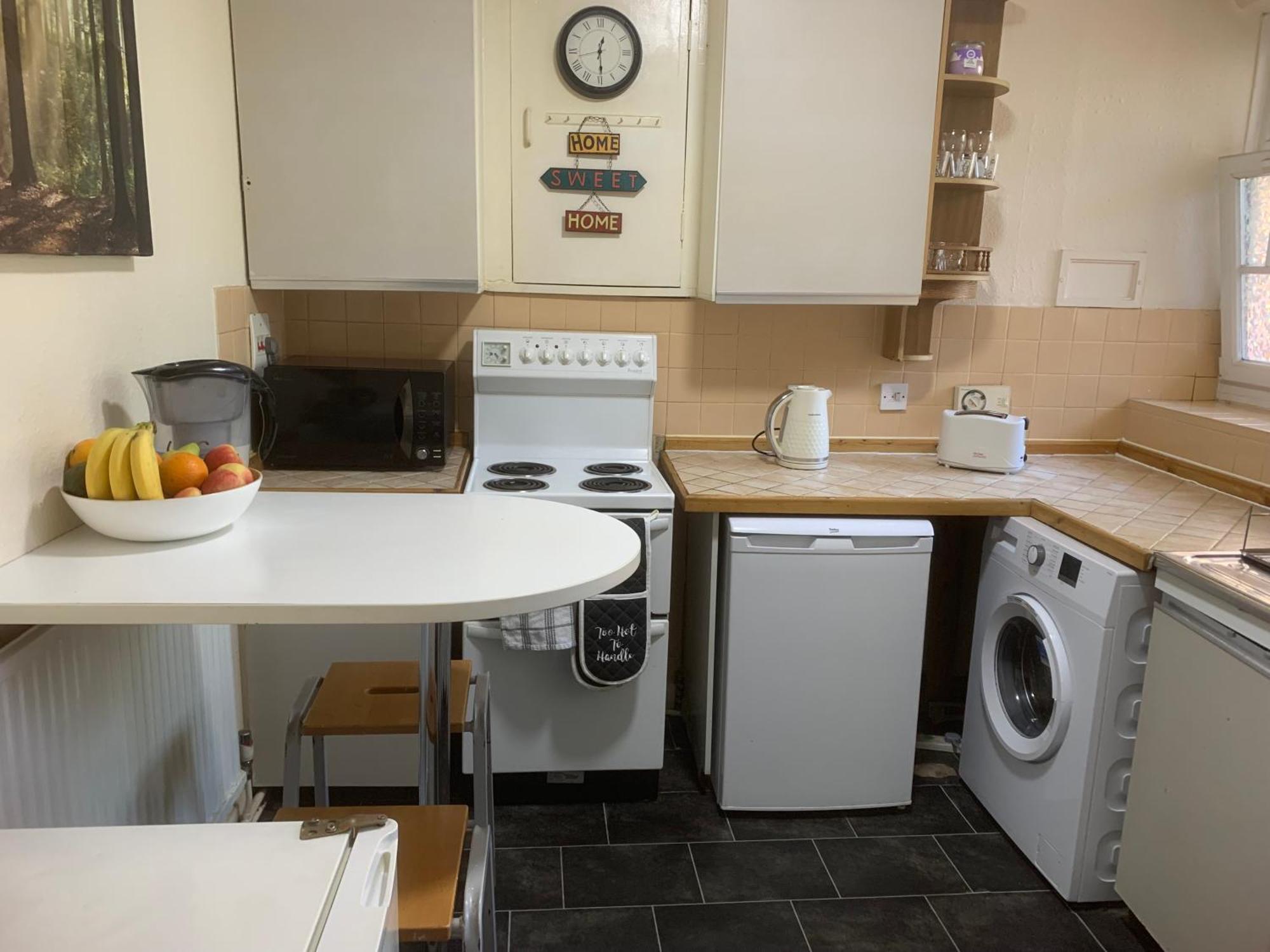 Central Location! Double Bedroom 2 Mins Walk From Battersea Power Underground Station! London Exterior foto