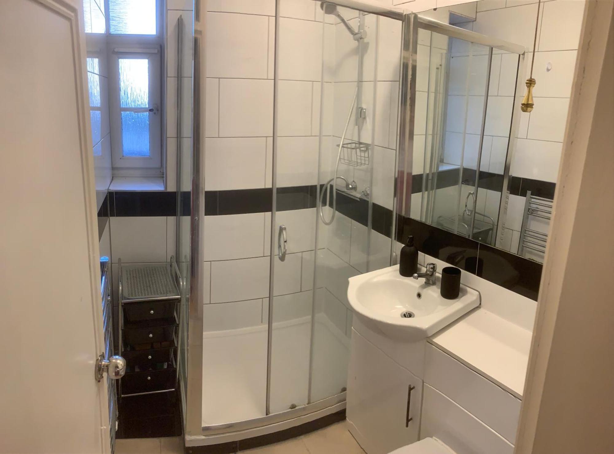 Central Location! Double Bedroom 2 Mins Walk From Battersea Power Underground Station! London Exterior foto